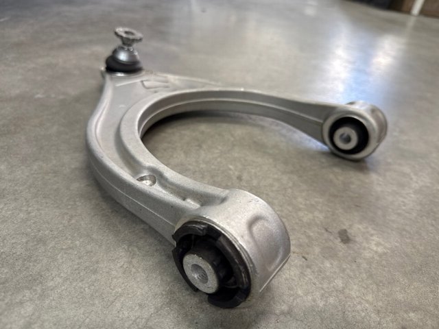 Рычаг передней подвески верхний, левый A2973304300 MERCEDES