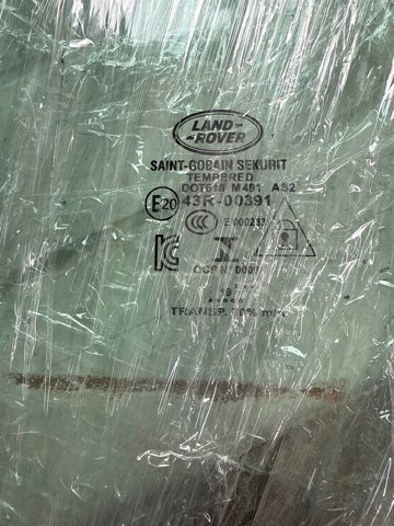 Стекло передней двери, левой LR131677 LAND ROVER