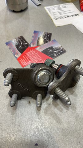 VAG 6R0407366A Нижняя правая шаровая опора в наличии Украина