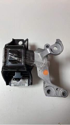 Правая подушка двигателя 11210BR20B NISSAN