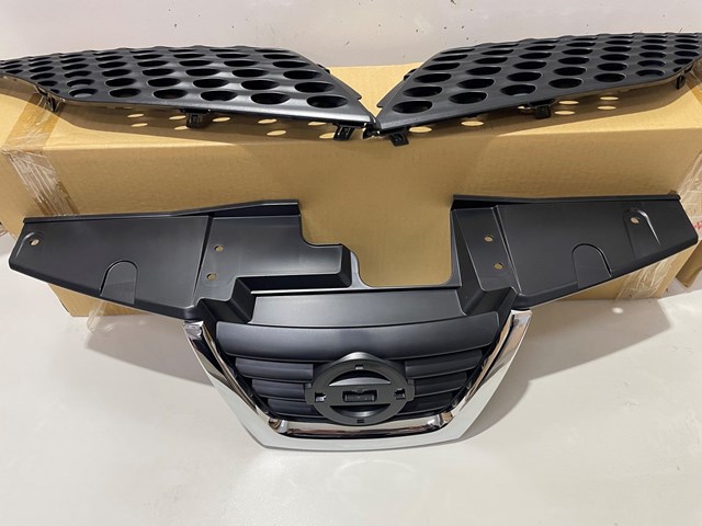 Облицовка радиатора 62072BV81A NISSAN