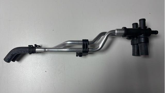 Фланец патрубка охлаждающей жидкости 92408EB601 NISSAN