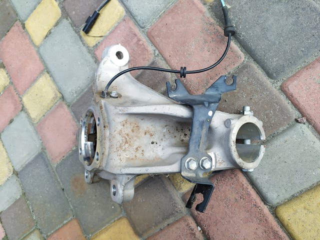 Цапфа поворотная правая 3870A226 MITSUBISHI