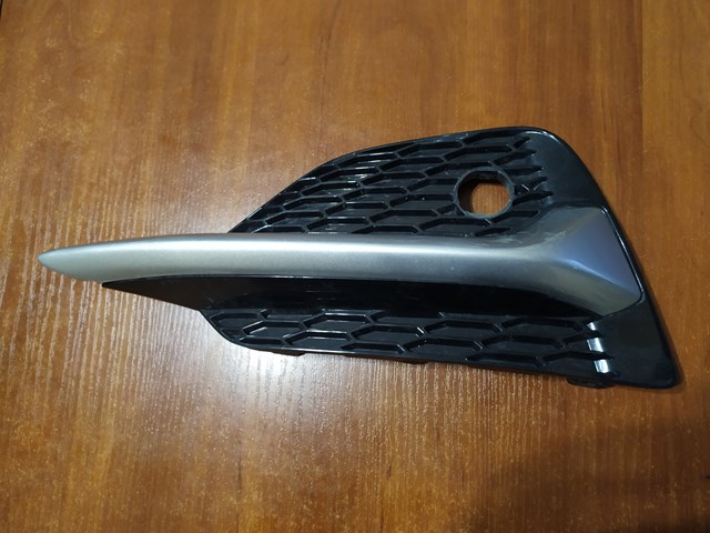  Решетка переднего бампера левая 62257HV20A NISSAN
