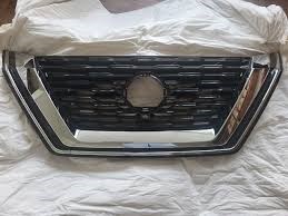 NISSAN 623106RA0B Решетка радиатора в наличии Ужгород
