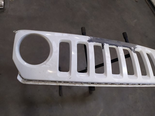 68091526AA CHRYSLER Решетка радиатора купить в Ирпень
