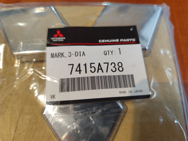 7415A738 MITSUBISHI Эмблема решетки радиатора купить в Сумы
