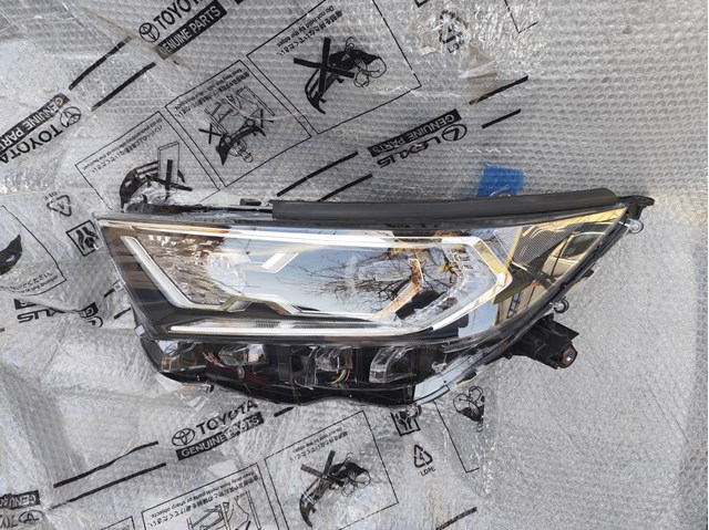 Фара дальнего света в сборе 8118542A33 TOYOTA