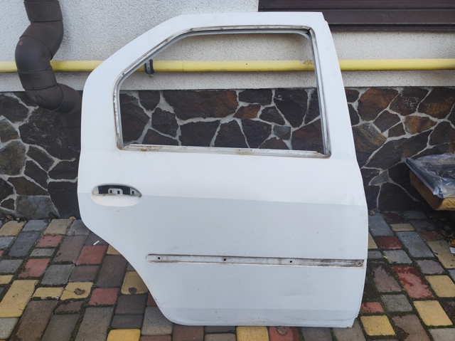 Дверь задняя, правая 821009214R RENAULT