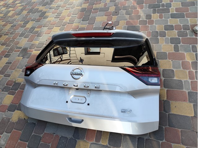 Дверь задняя багажная 9001A6RC7E NISSAN
