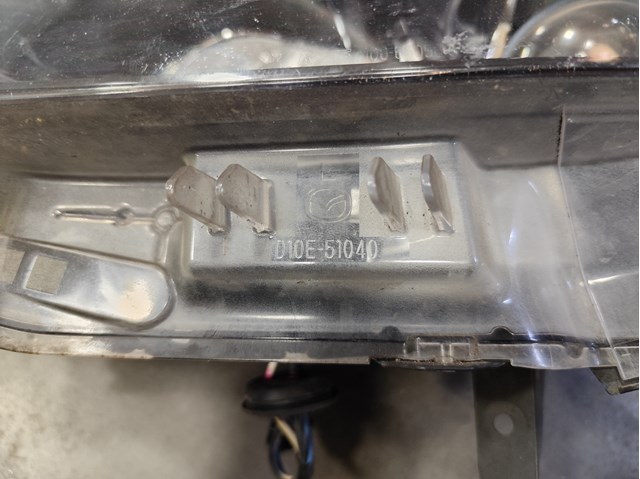 MAZDA D10E51040 Левая фара в наличии Каменское