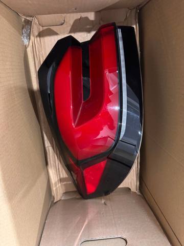 Задняя левая внешняя фара 63215A711B3 BMW