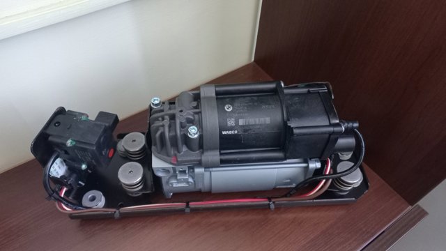 Компрессор пневмоподвески 37206789450 BMW