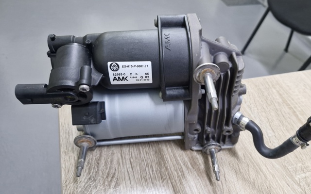 Компрессор подкачки амортизаторов 37226775479 BMW