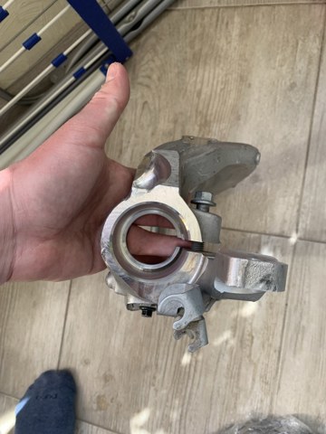 31681983 VOLVO Вилка амортизатора переднего нижняя левая купить в Украина