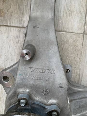 32298139 VOLVO Цапфа передняя левая купить в Каменское