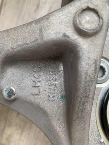 32298139 VOLVO Цапфа передняя левая купить в Львов
