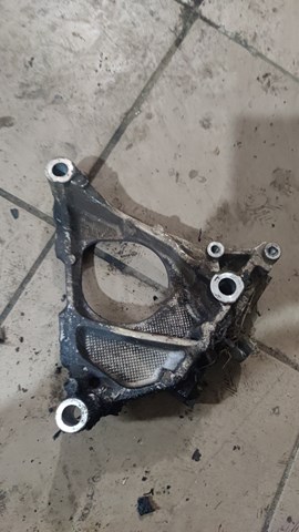 Кронштейн подушки (опоры) двигателя, правой 112318H800 NISSAN
