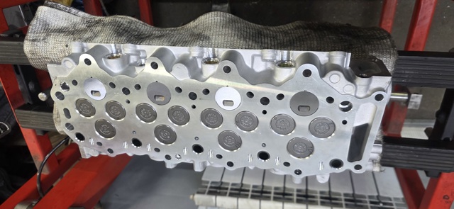 Головка блока в сборе c распредвалами 1509621 FORD