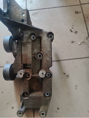 Кронштейн генератора 30757168 VOLVO