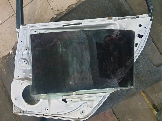 Стекло задней правой двери 6810302080 TOYOTA