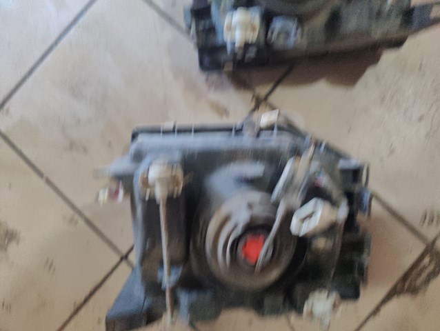 MB831072 MITSUBISHI Правая фара купить в Чернигов