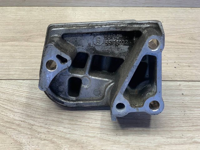 55195032 FIAT Кронштейн подушки (опоры) двигателя правой купить в Николаев