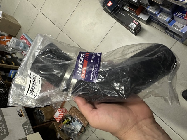 Шланг интеркуллера FT61834 FAST