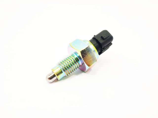 Выключатель фонарей заднего хода Chery Amulet I