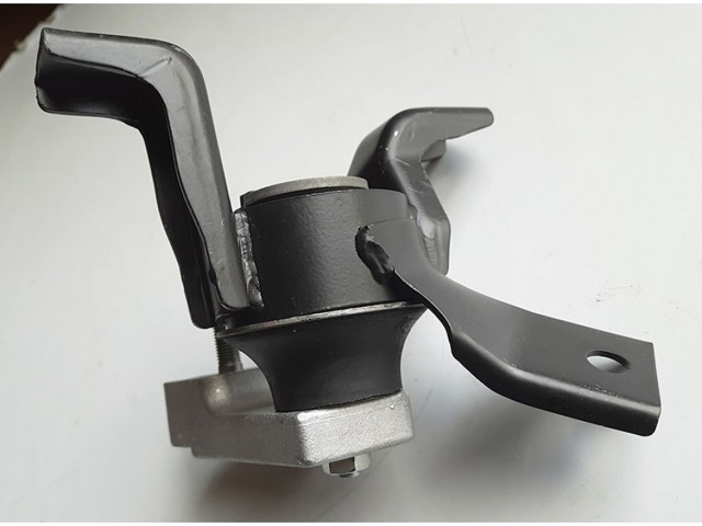 Подушка двигателя 1064001147 GEELY