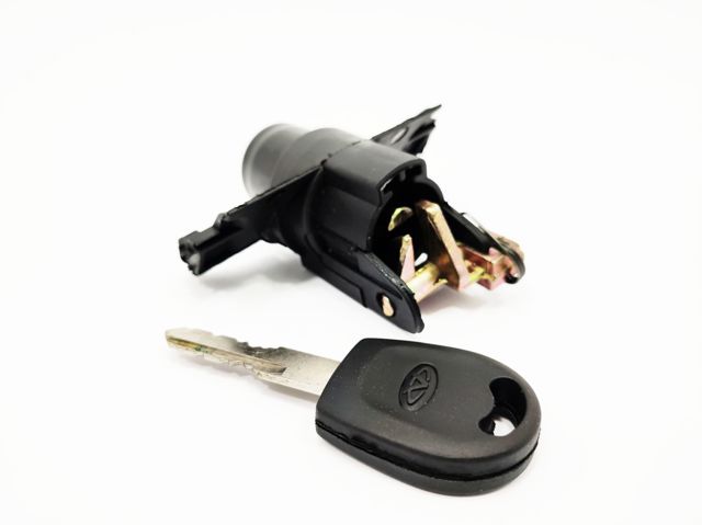 CHERY A118CB5606110 Личинка замка багажника в наличии Черновцы