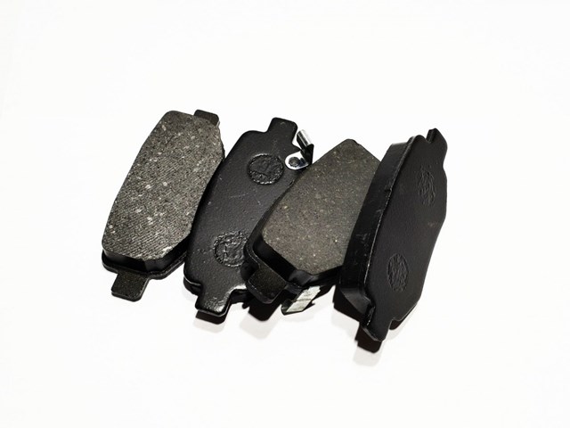 Колодки тормозные дисковые комплект J423502090 CHERY