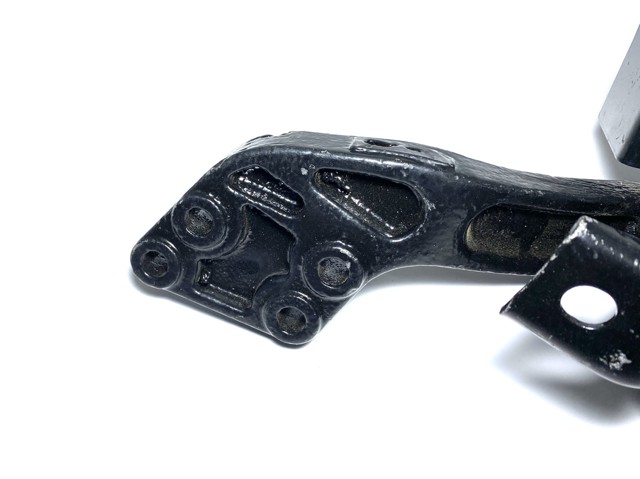 Правая подушка двигателя M111001310 CHERY