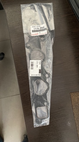 Прокладка впускного коллектор нижняя левая 1717820020 TOYOTA