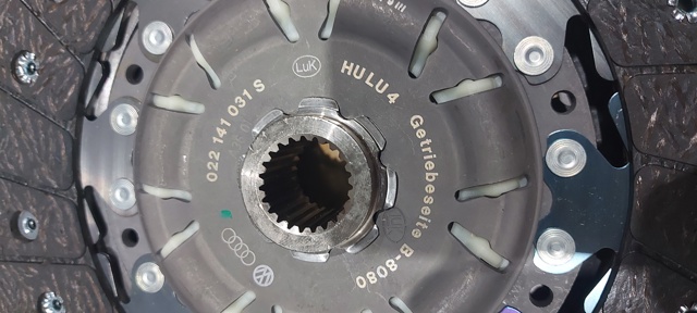 VAG 022141015S Комплект сцепления в наличии Запорожье