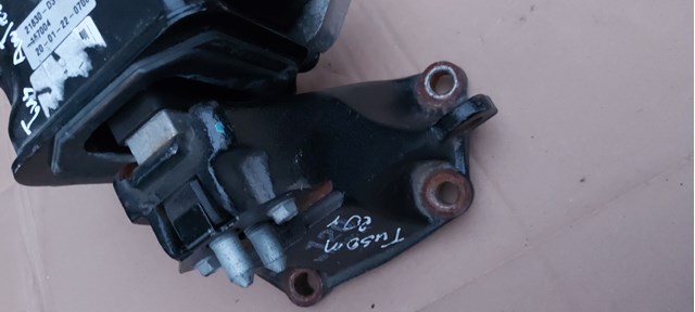 Кронштейн подушки (опоры) двигателя, левой 21830D3100 HYUNDAI