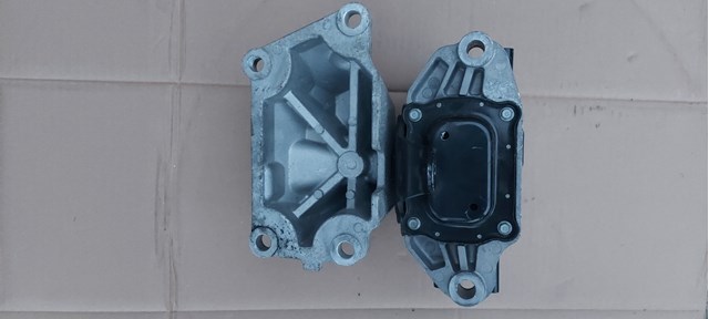 Левая подушка двигателя 21830D3300 HYUNDAI