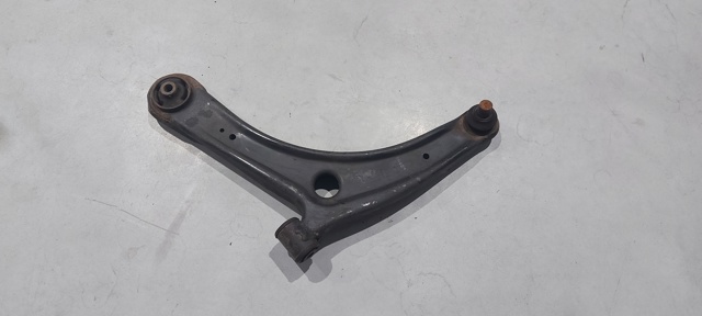 Рычаг передней подвески нижний левый Mitsubishi Lancer X