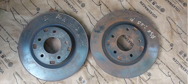 Диск тормозной передний Mitsubishi Outlander 2 40