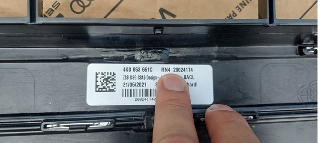 4K0853651BRN4 VAG Решетка радиатора купить в Винница