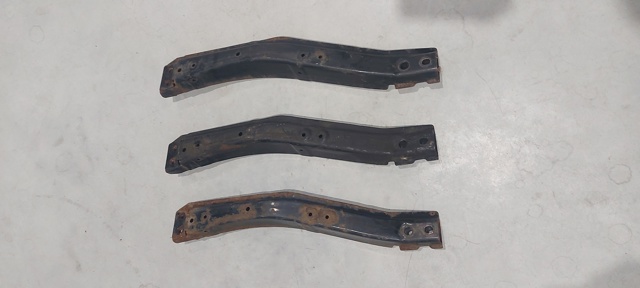 Кронштейн передней балки 5220F591 MITSUBISHI
