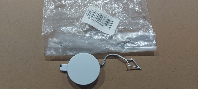 Заглушка буксировочного крюка в передний бампер Фольксваген Гольф VI