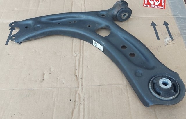 Левый рычаг передней нижней подвески Шкода Октавия III A7