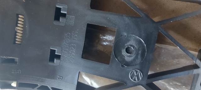 8V0837885 VAG Держатель наружной ручки двери передней левой купить в Одесса