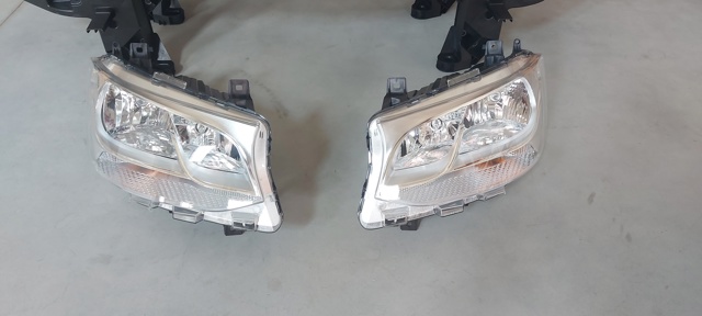 Правая блок фара A9109060100 MERCEDES