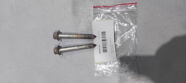 Болт крепления амортизатора заднего MU001123 MITSUBISHI