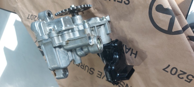 Насос масляный PE0114100 MAZDA