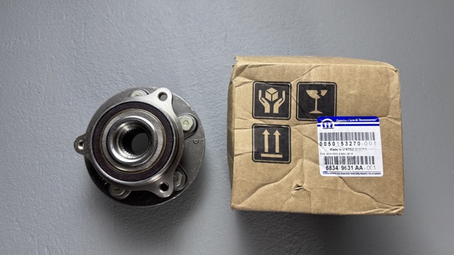 Подшипник в сборе со ступицей передний 68349631AA CHRYSLER