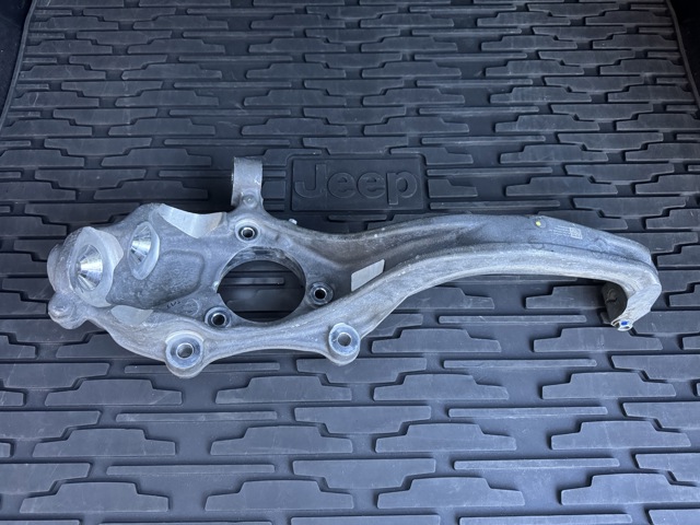 68483788AC CHRYSLER Цапфа передняя правая купить в Каменское