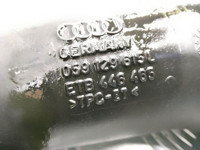 Патрубок воздушный, выход воздушного фильтра 059129615L VAG